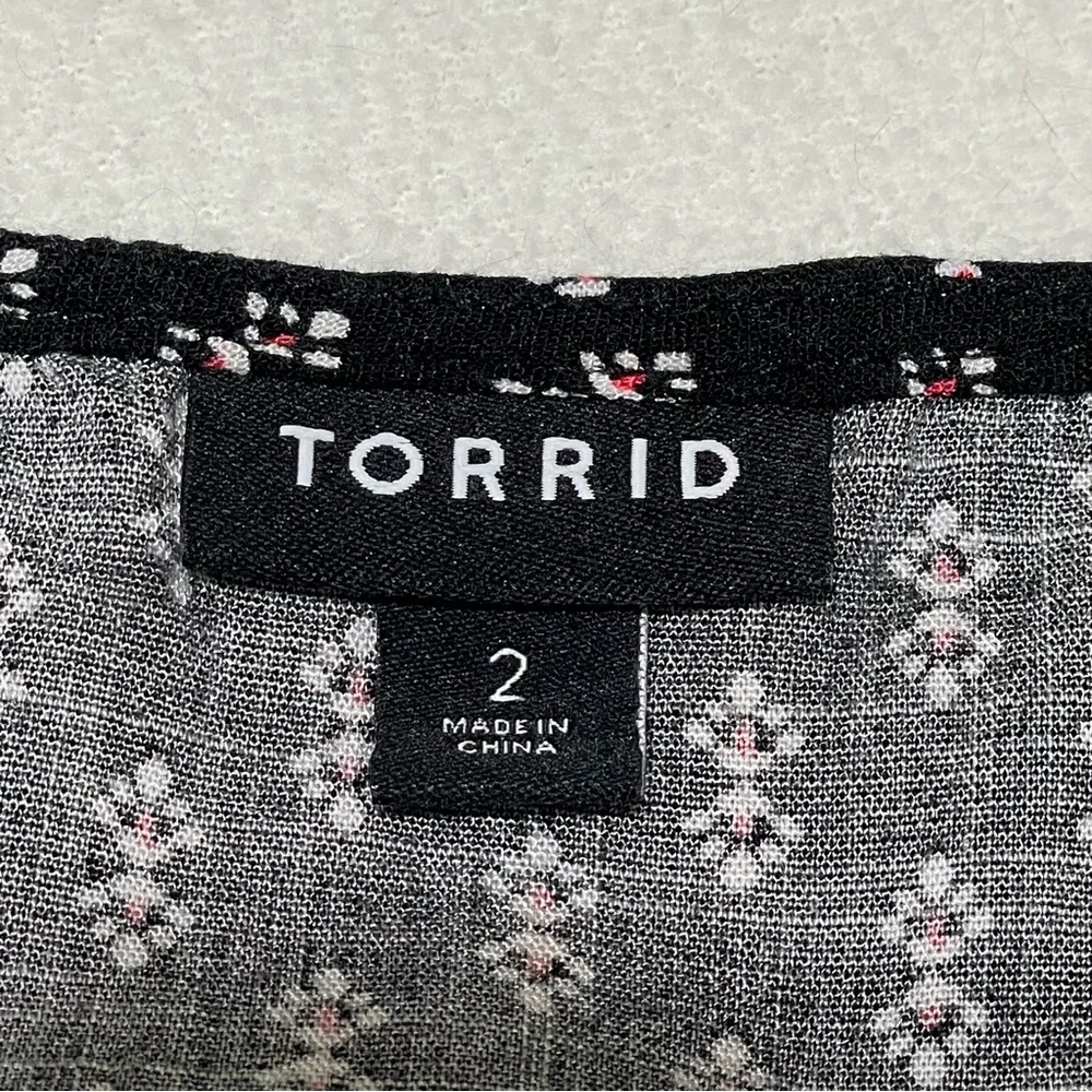 Torrid Boho Black Sleeveless Empire Waist Tank Top Sz 2 US 2X 18–20 Hook Detail